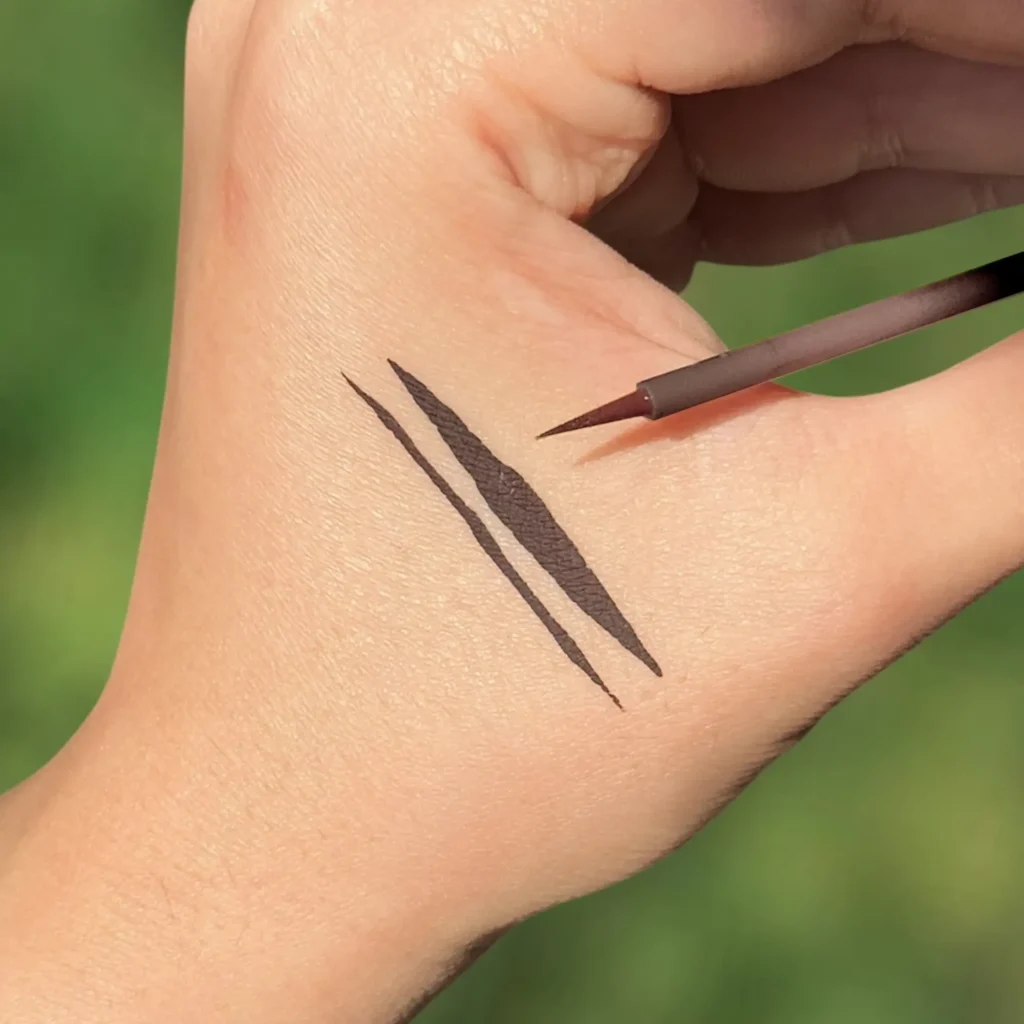 خط چشم قهوه ای تیره گلدن رز Golden Rose مدل فلش لاینر Flash Liner کد 111 (اصل)