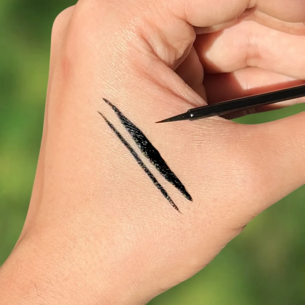 خط چشم مشکی گلدن رز Golden Rose مدل فلش لاینر Flash Liner کد 112 (اصل)