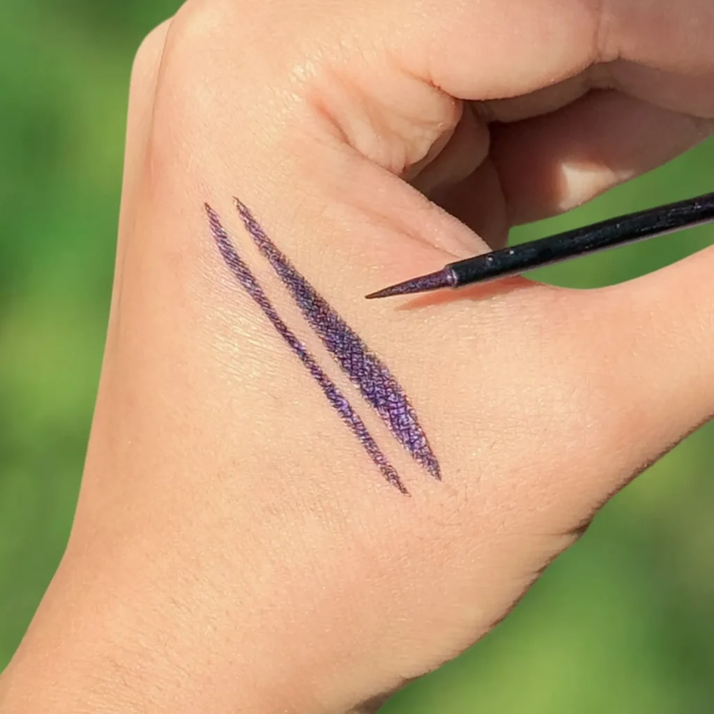 خط چشم بنفش تیره گلدن رز Golden Rose مدل فلش لاینر Flash Liner کد 109 (اصل)